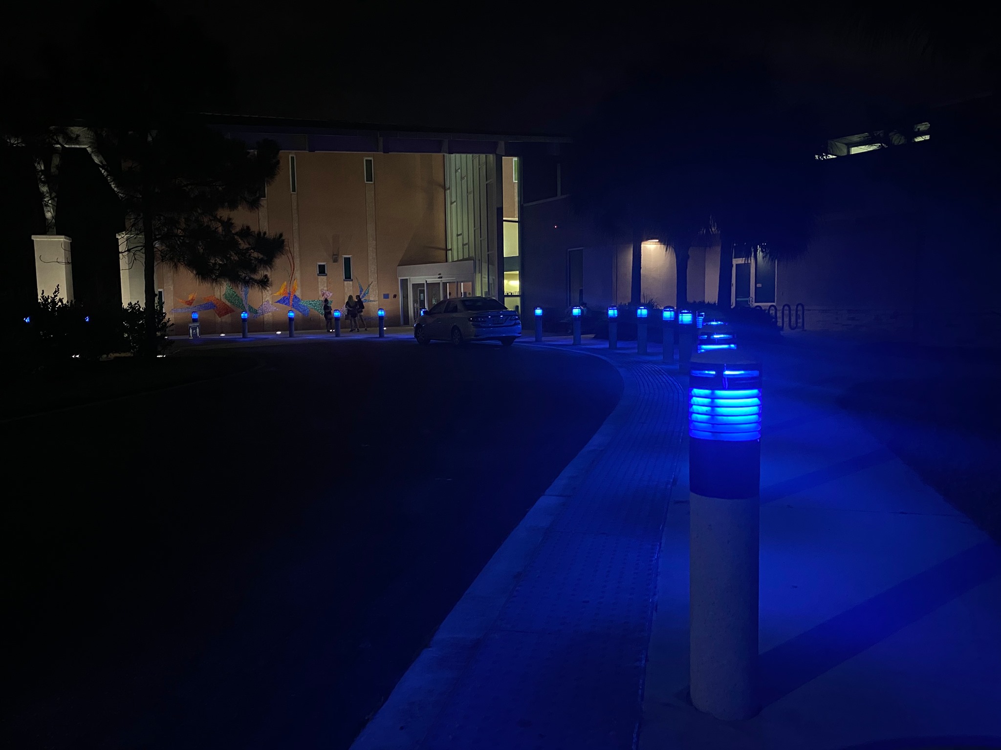 City-of-Largo-Police-Department-Lit-up-Blue-for-Paint-the-Twon-Blue-2021-FBITCAAA